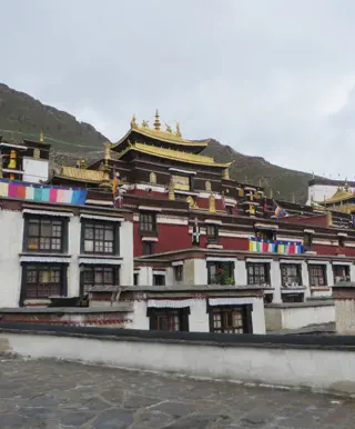 Besuche die Residenz des Panchen Lamas